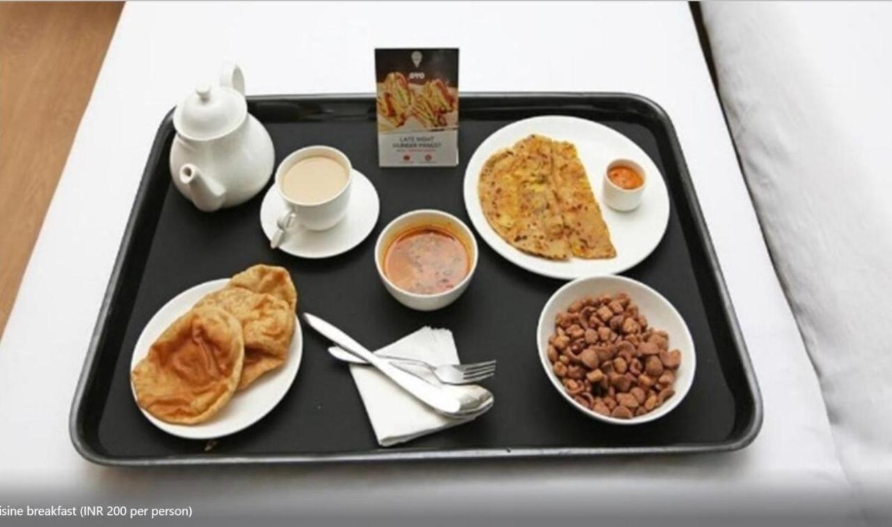 Hotel Clink New Delhi Airport 외부 사진