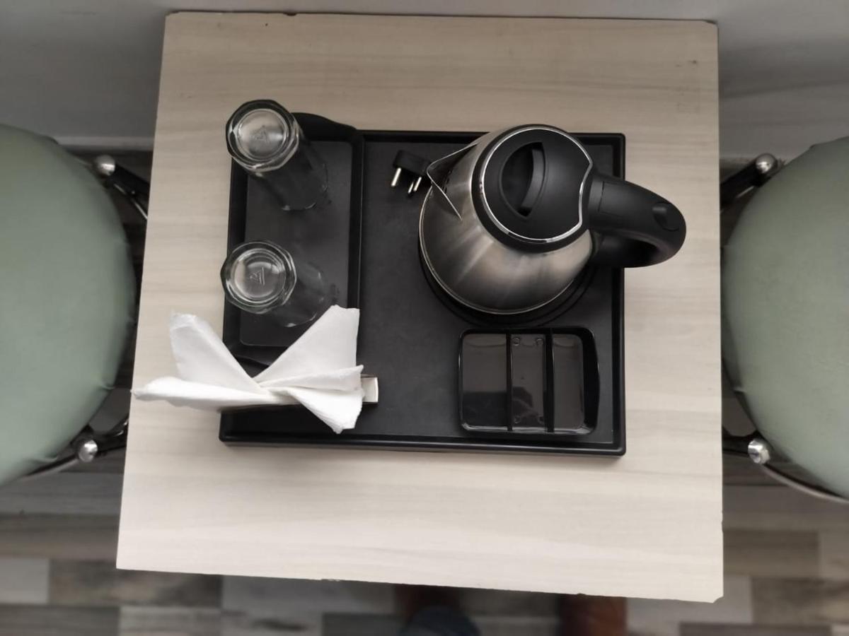 Hotel Clink New Delhi Airport 외부 사진
