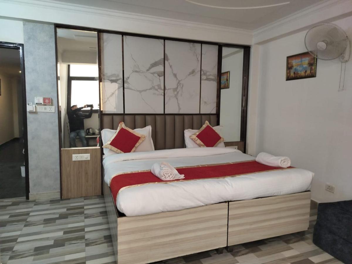 Hotel Clink New Delhi Airport 외부 사진