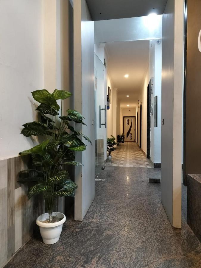 Hotel Clink New Delhi Airport 외부 사진