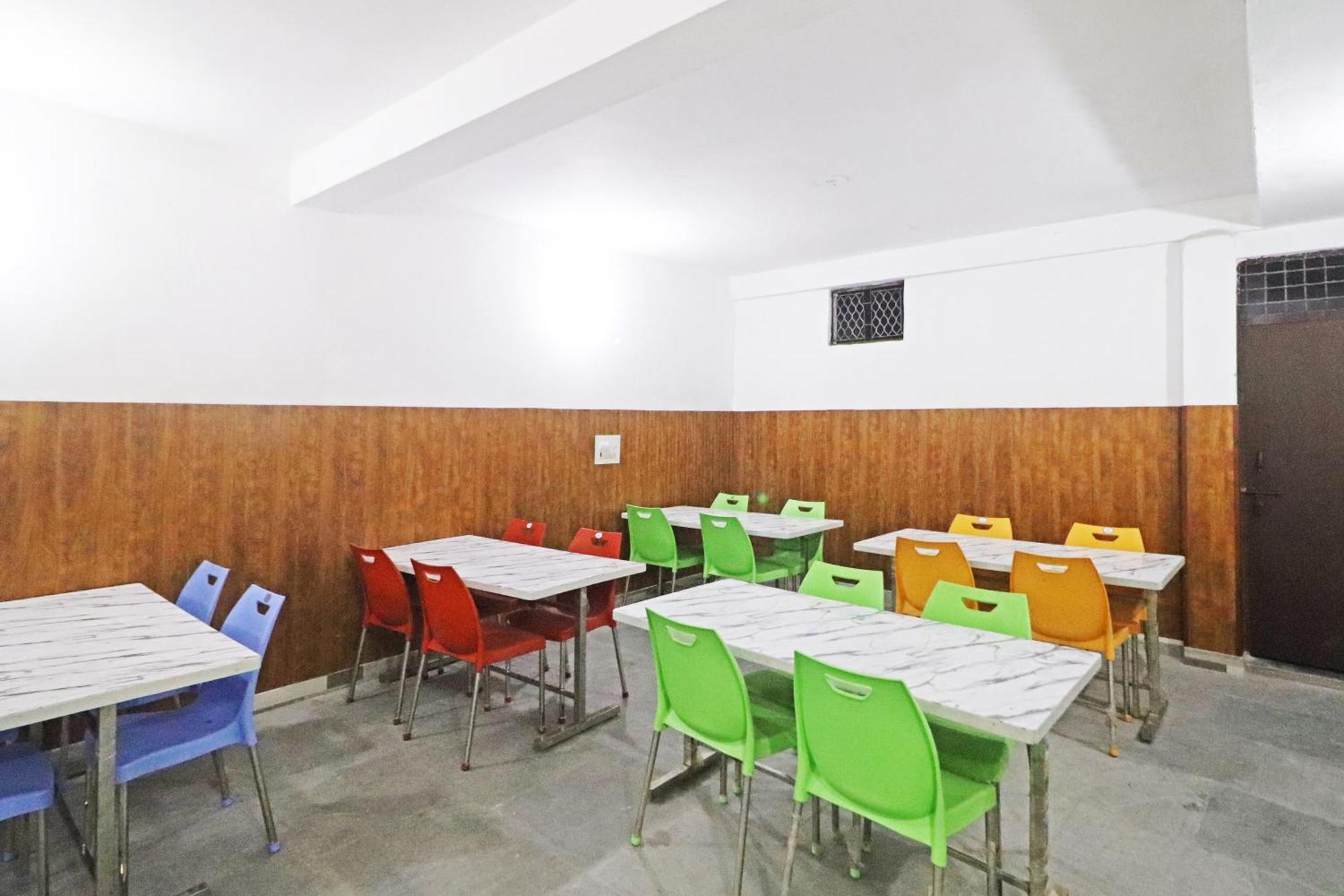 Hotel Clink New Delhi Airport 외부 사진