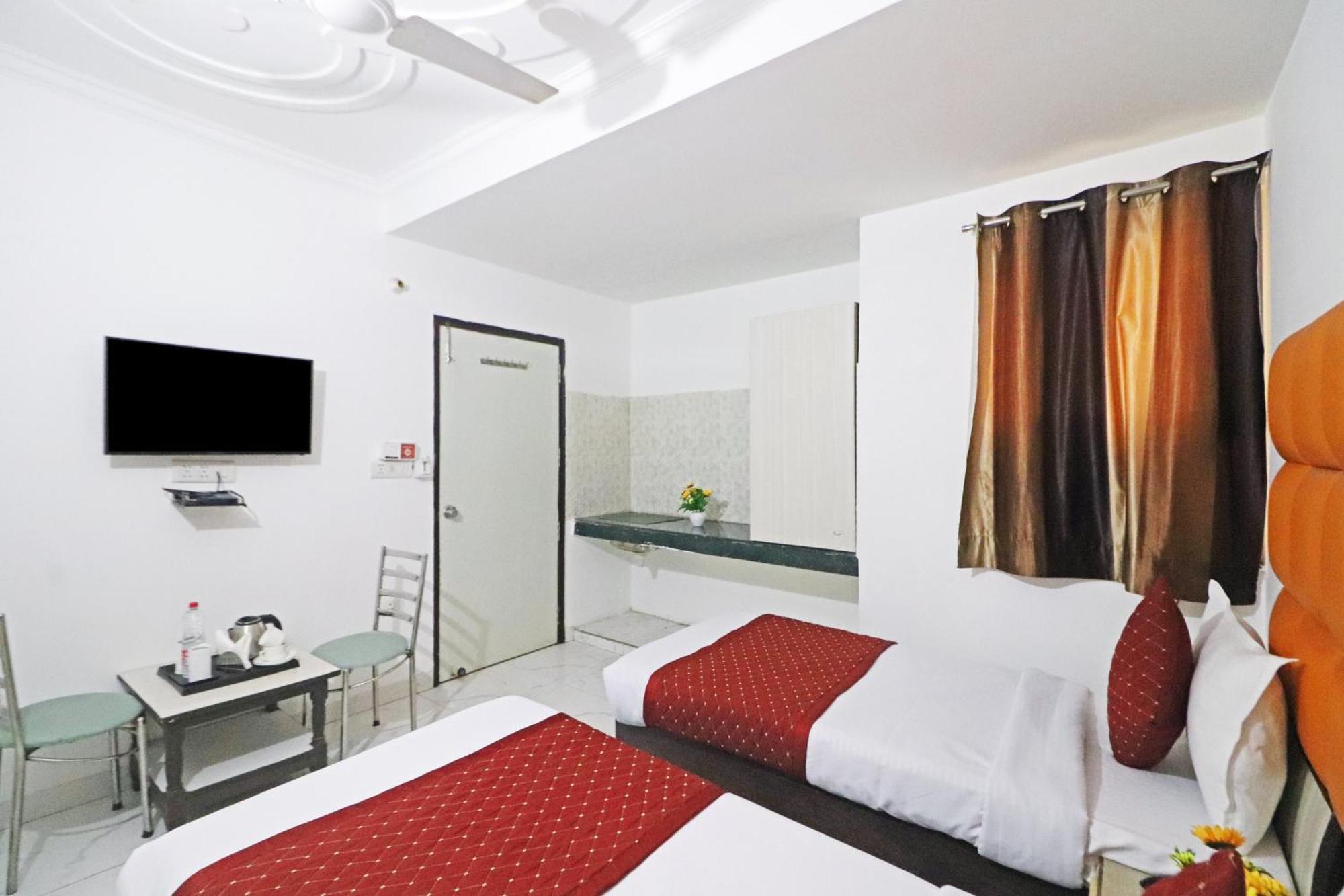 Hotel Clink New Delhi Airport 외부 사진