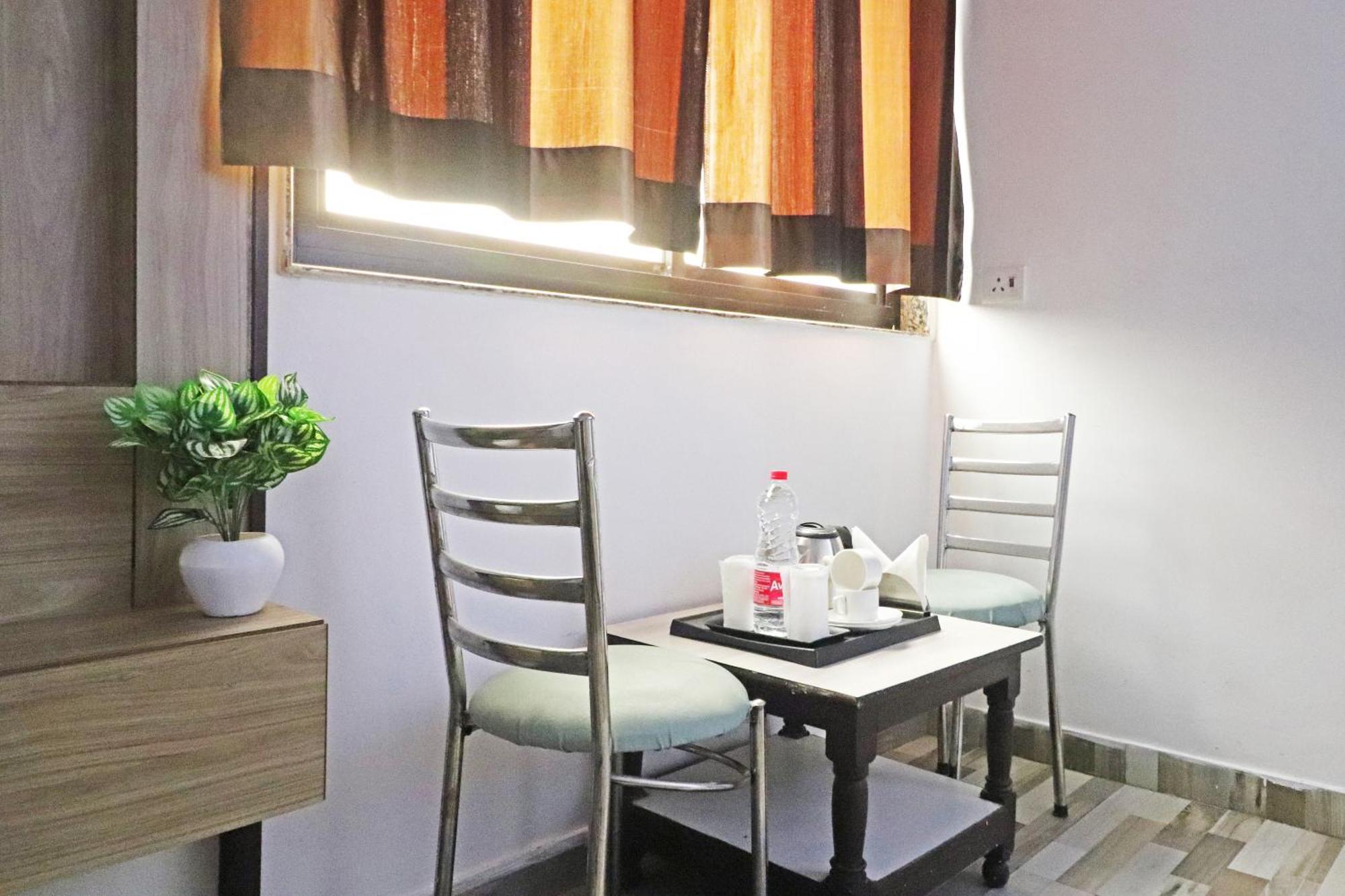 Hotel Clink New Delhi Airport 외부 사진