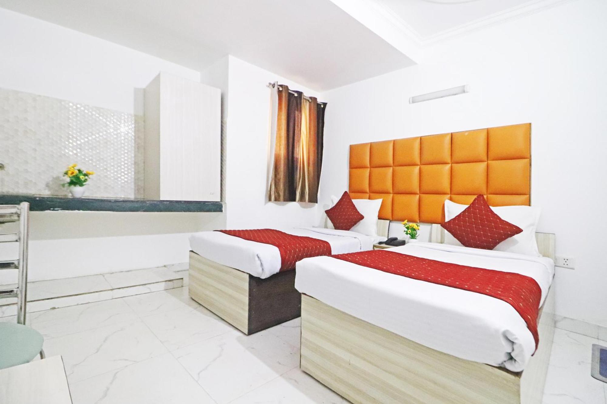 Hotel Clink New Delhi Airport 외부 사진