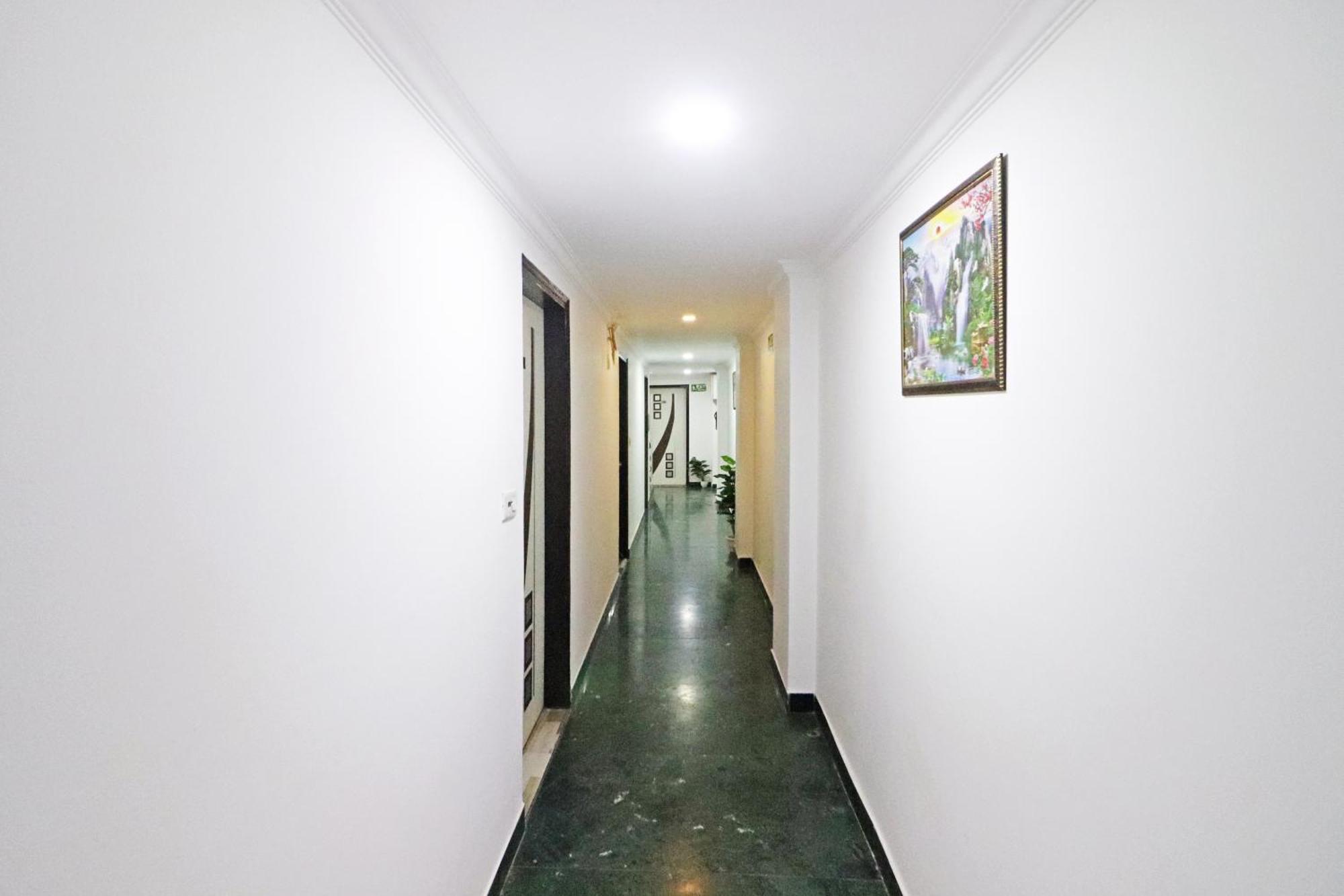 Hotel Clink New Delhi Airport 외부 사진