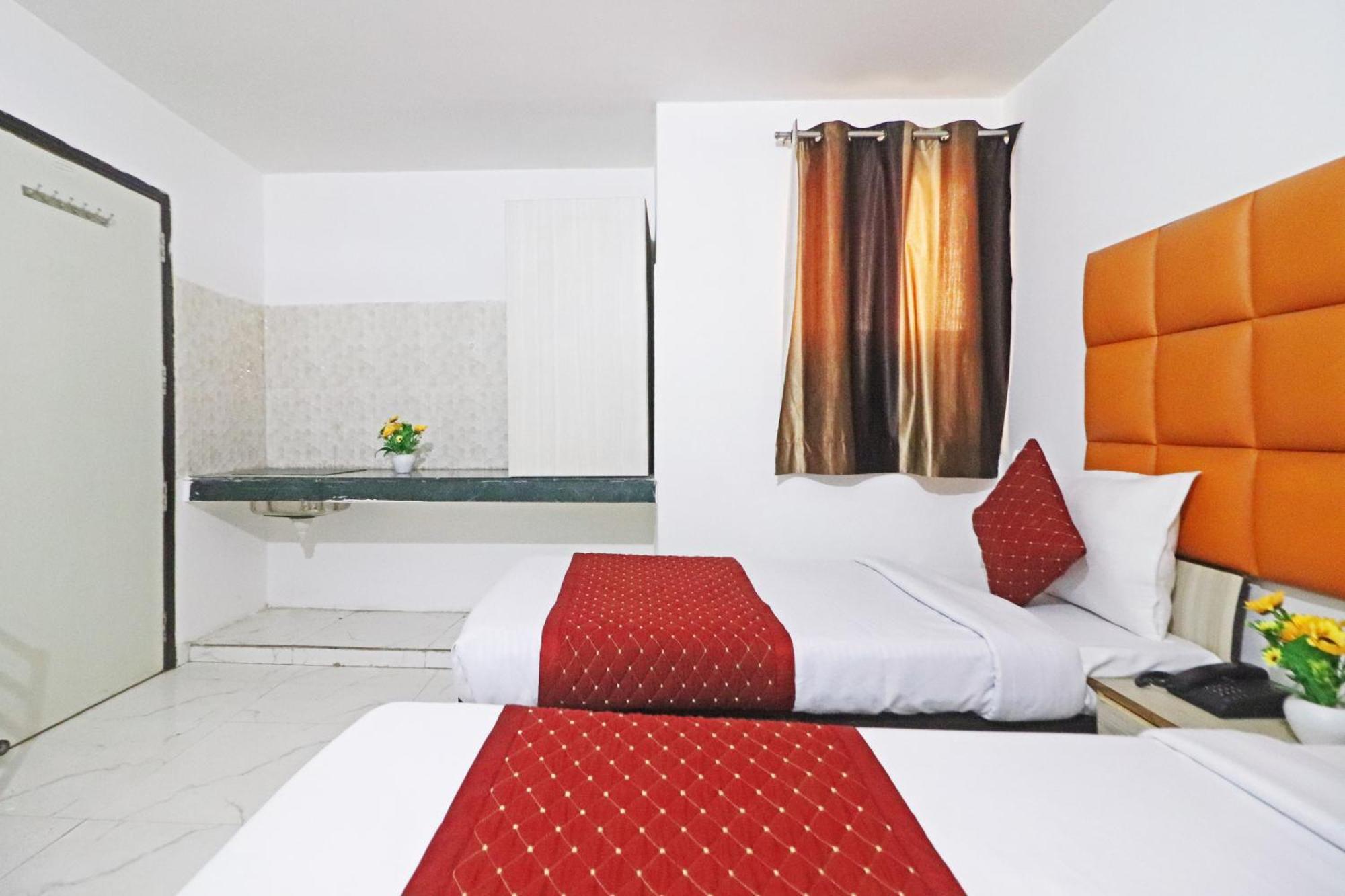 Hotel Clink New Delhi Airport 외부 사진