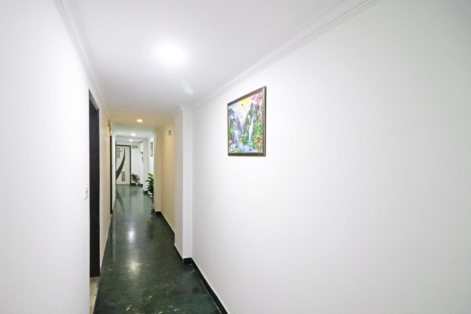 Hotel Clink New Delhi Airport 외부 사진