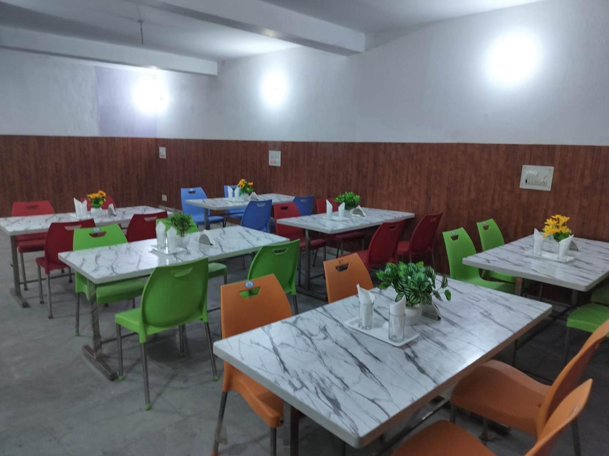 Hotel Clink New Delhi Airport 외부 사진