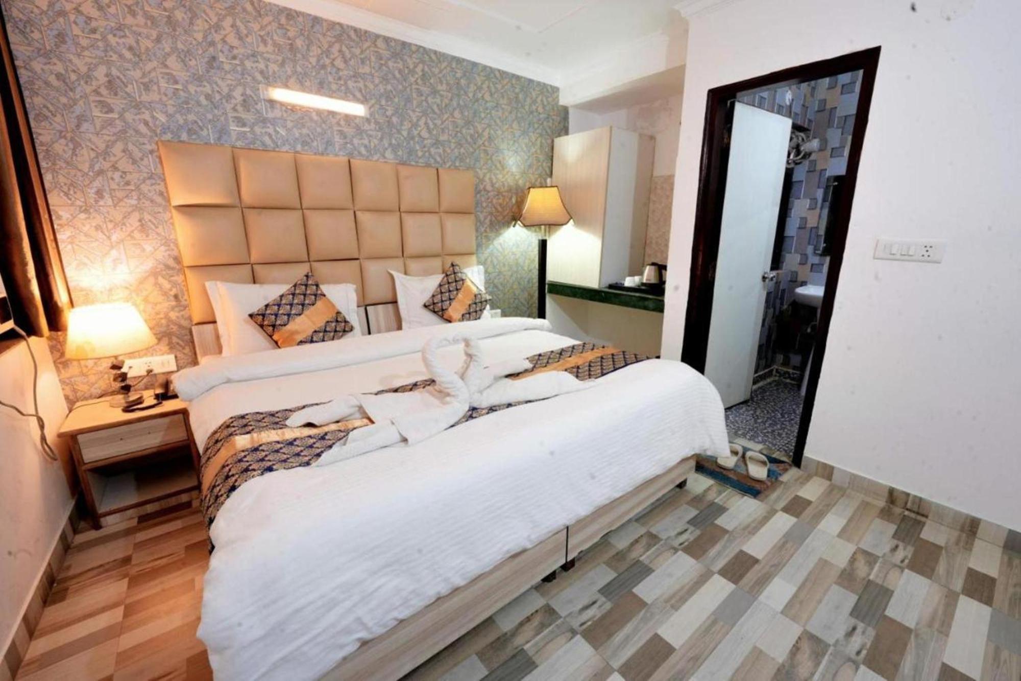 Hotel Clink New Delhi Airport 외부 사진
