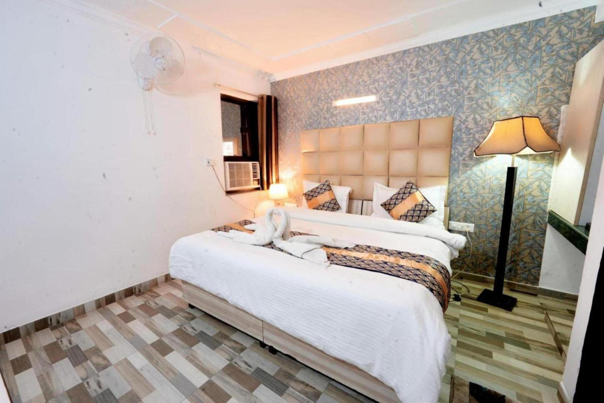 Hotel Clink New Delhi Airport 외부 사진