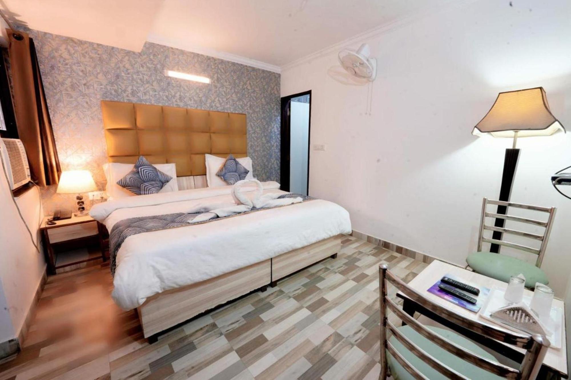 Hotel Clink New Delhi Airport 외부 사진