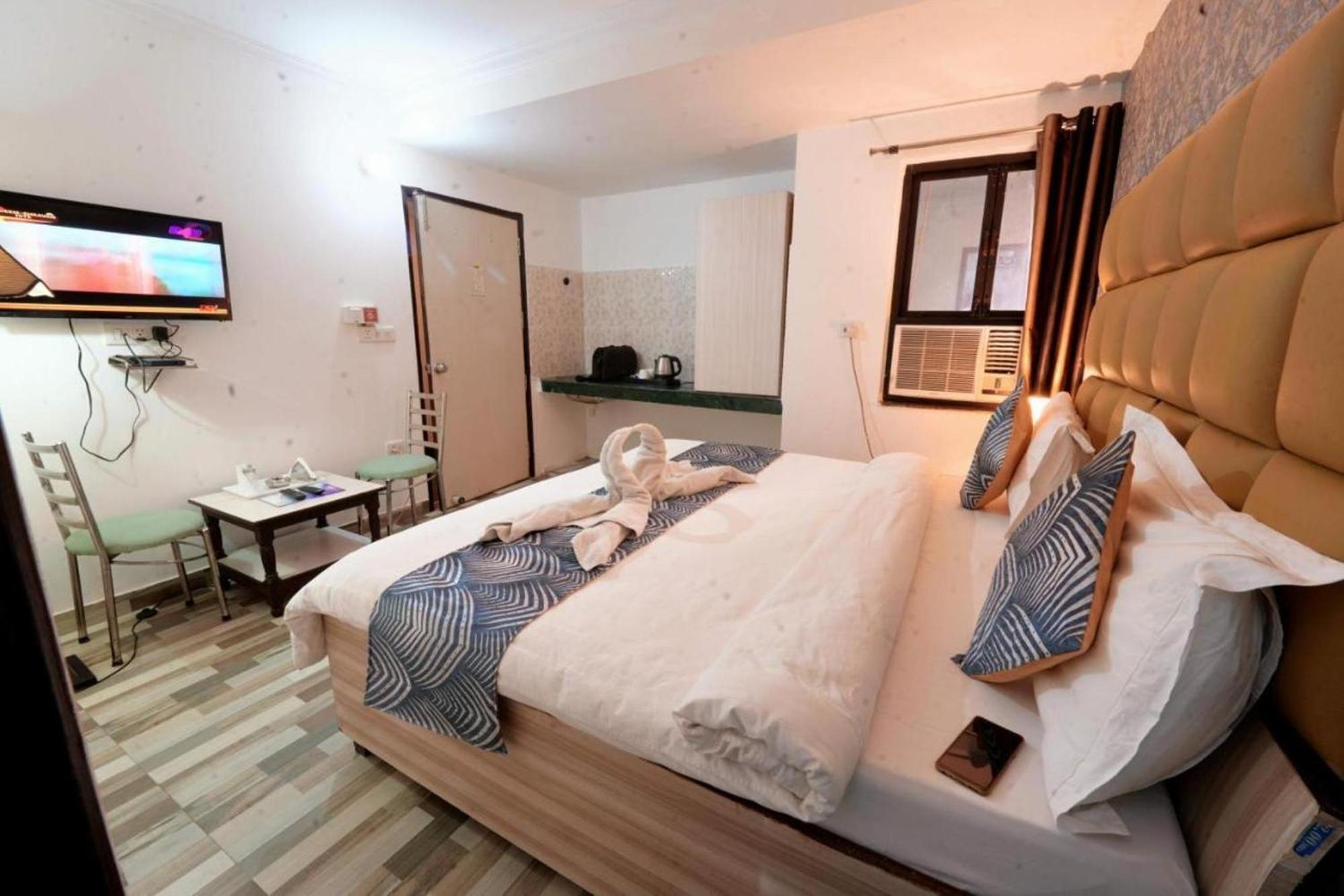 Hotel Clink New Delhi Airport 외부 사진