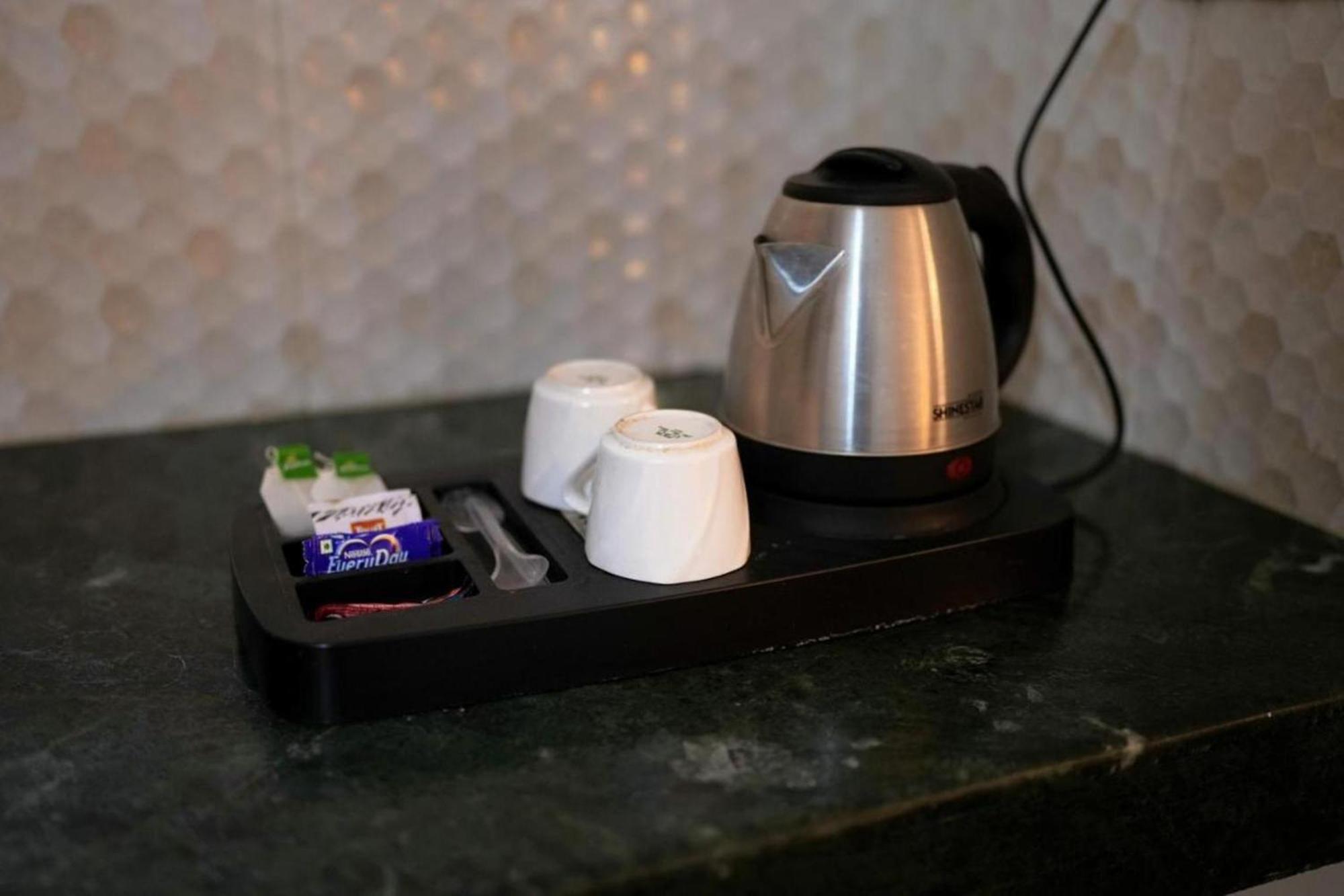 Hotel Clink New Delhi Airport 외부 사진