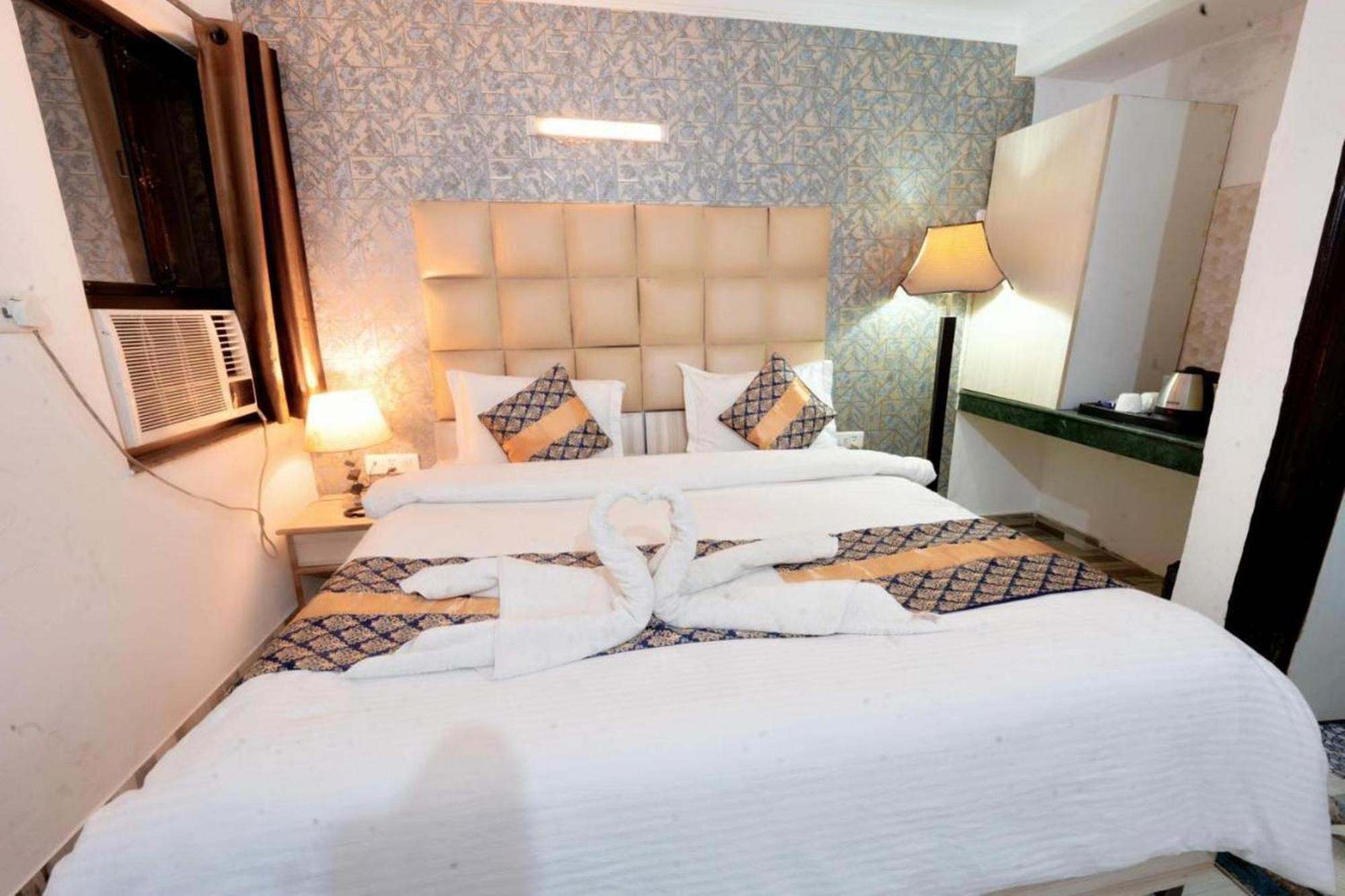 Hotel Clink New Delhi Airport 외부 사진