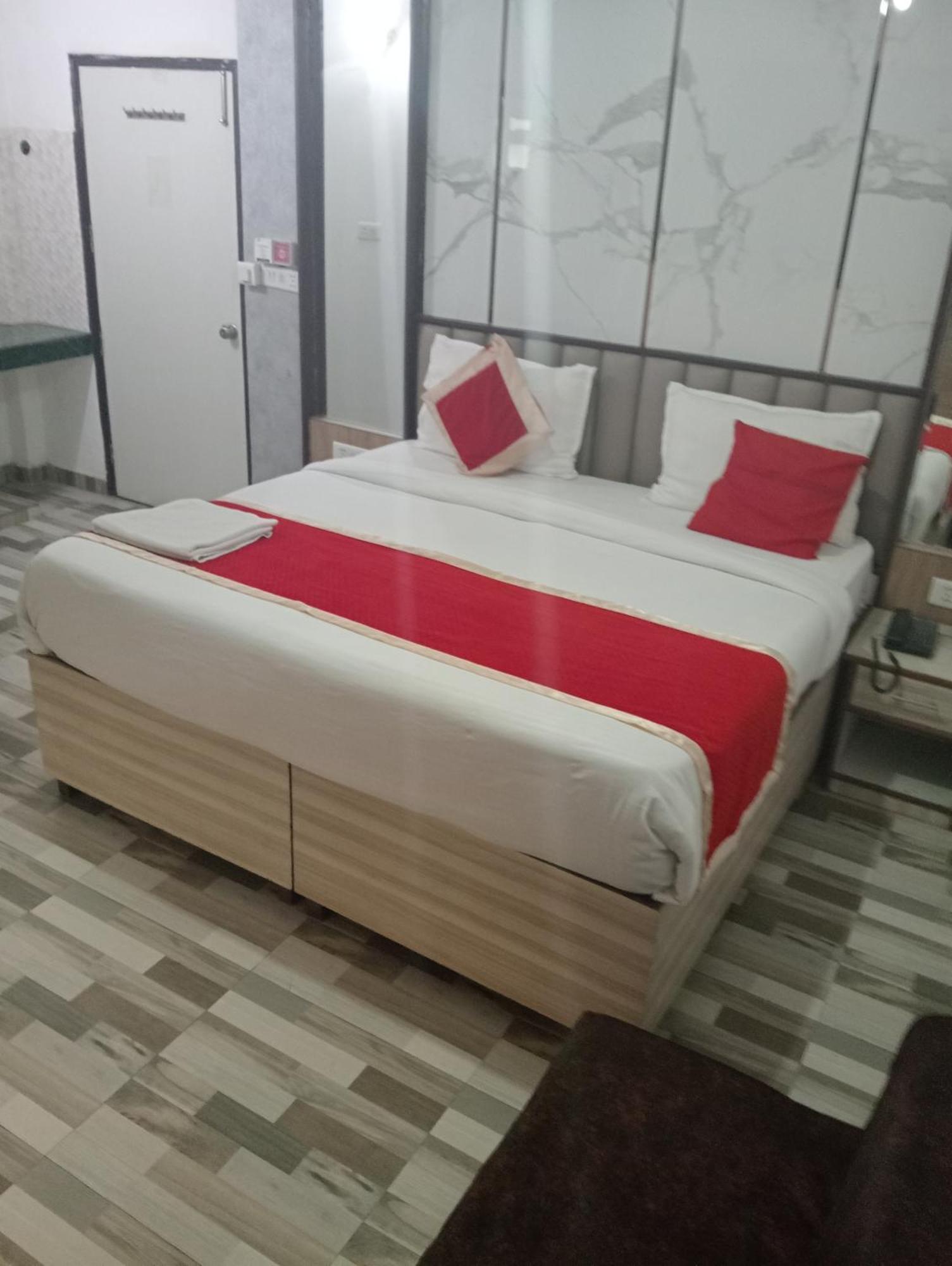 Hotel Clink New Delhi Airport 외부 사진