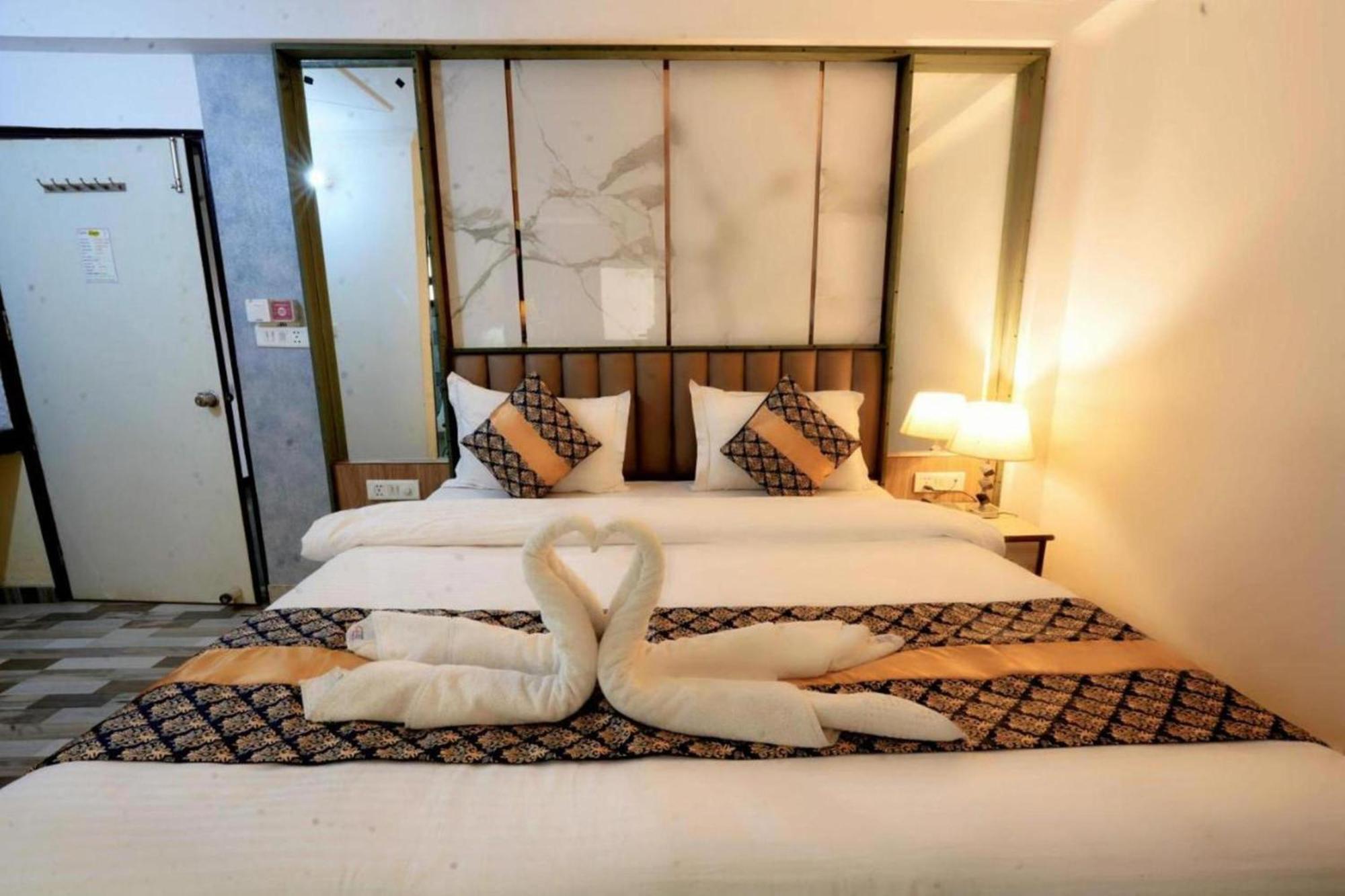 Hotel Clink New Delhi Airport 외부 사진