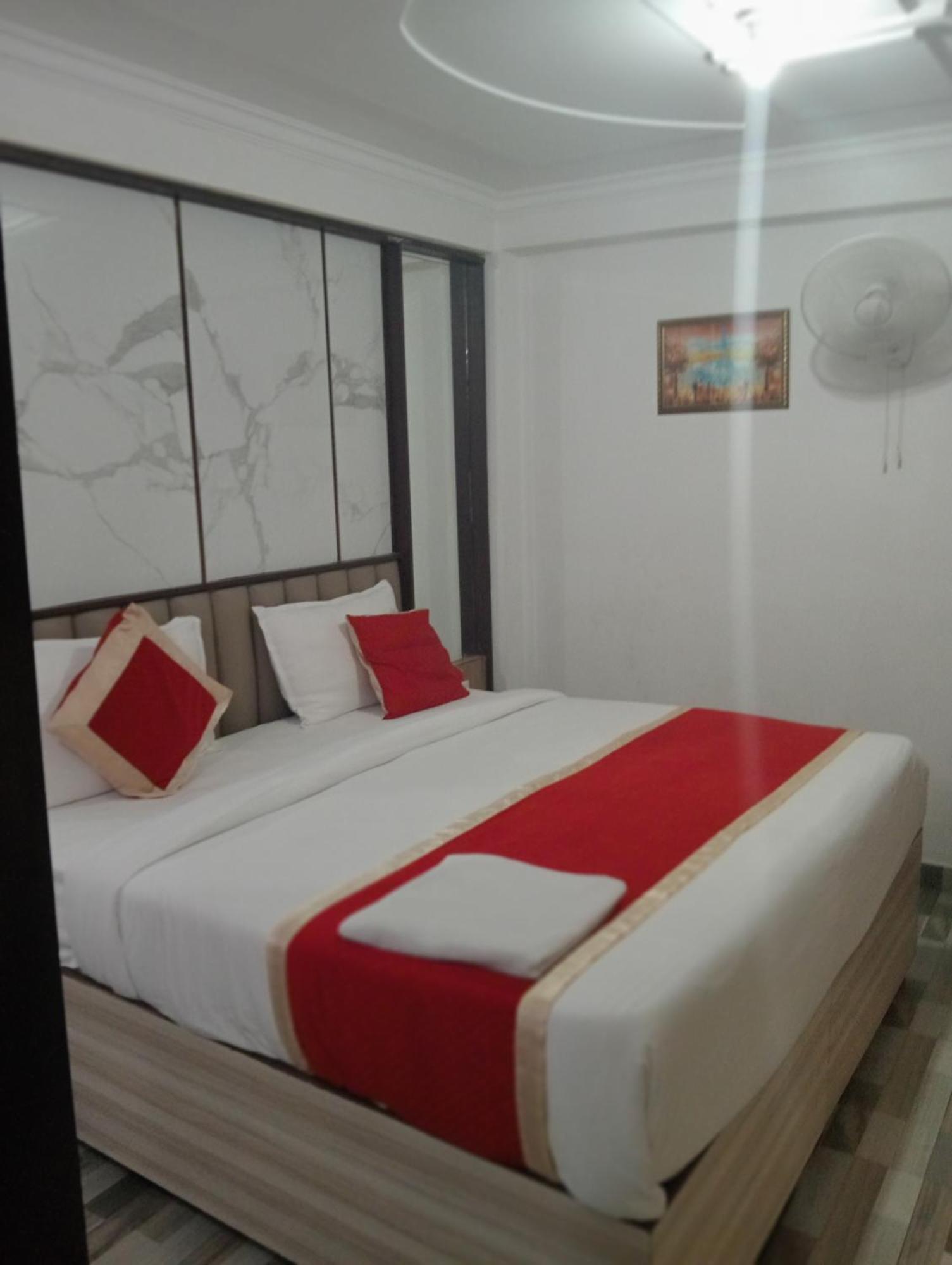 Hotel Clink New Delhi Airport 외부 사진