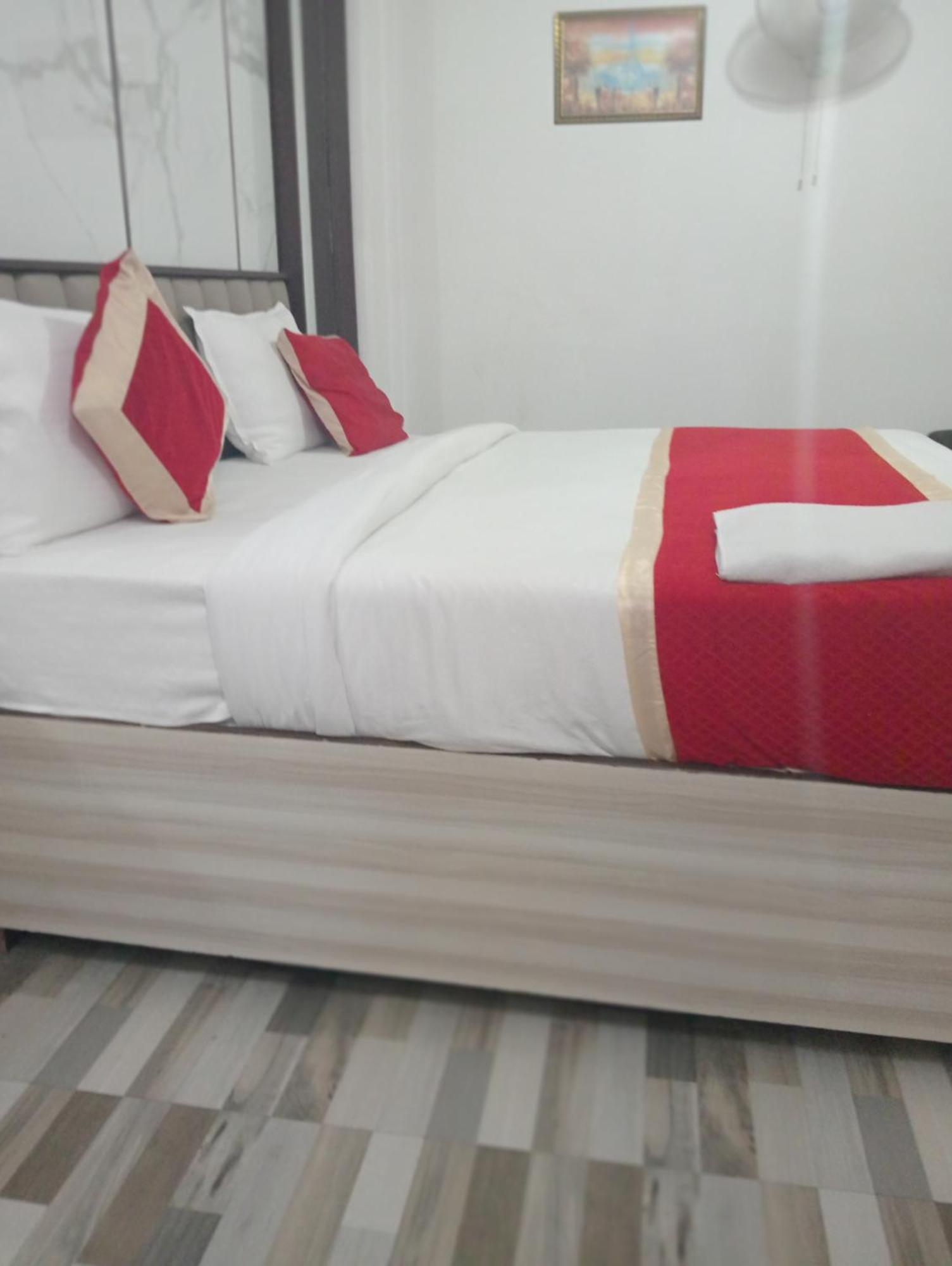 Hotel Clink New Delhi Airport 외부 사진