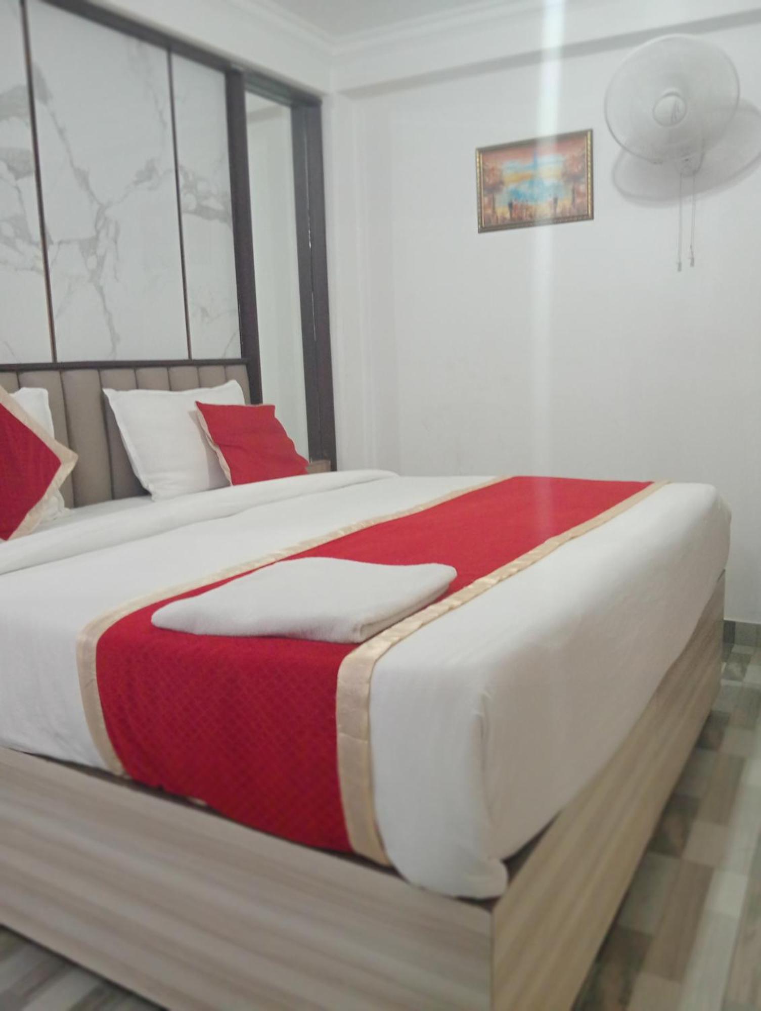 Hotel Clink New Delhi Airport 외부 사진