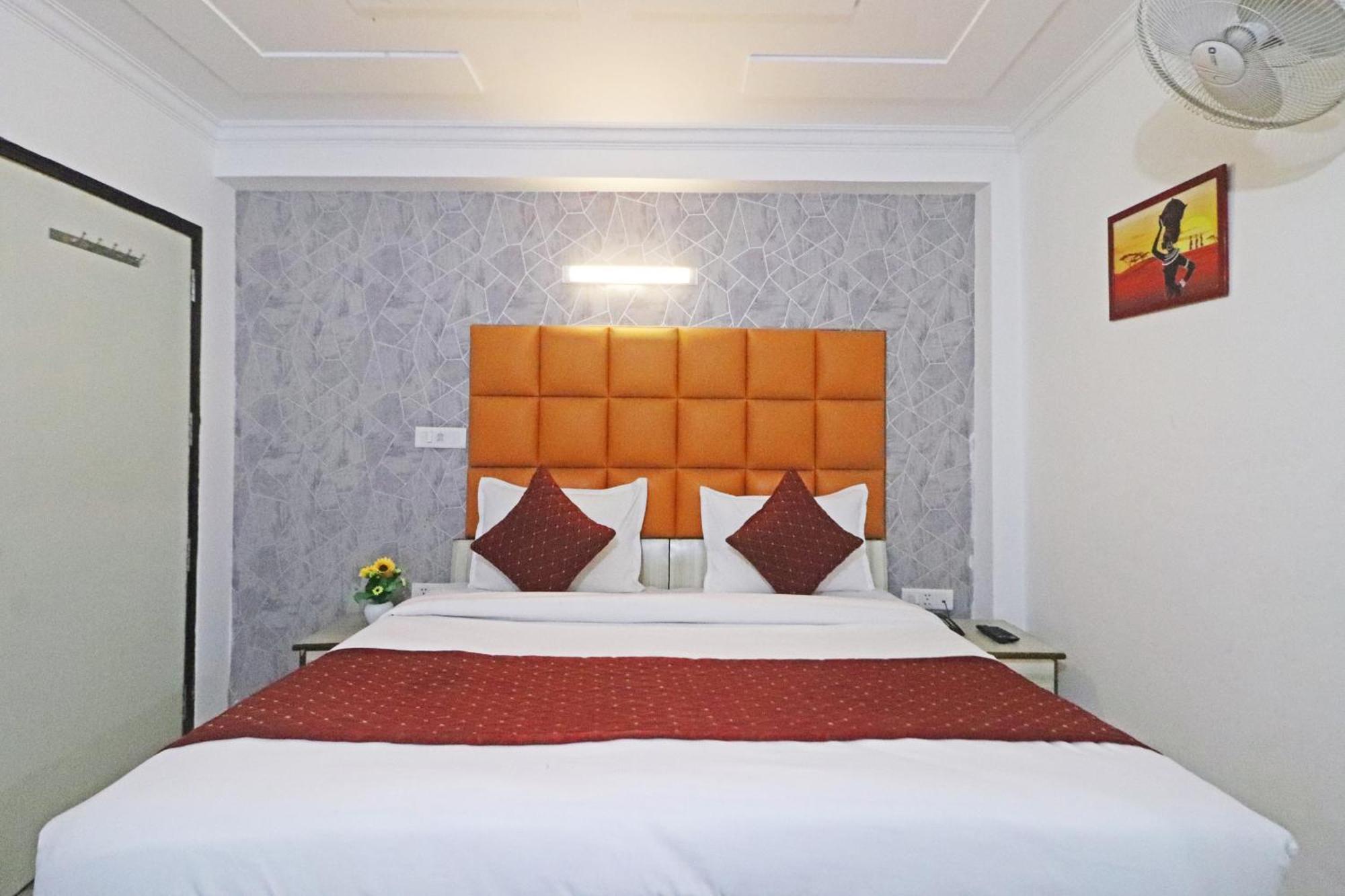 Hotel Clink New Delhi Airport 외부 사진