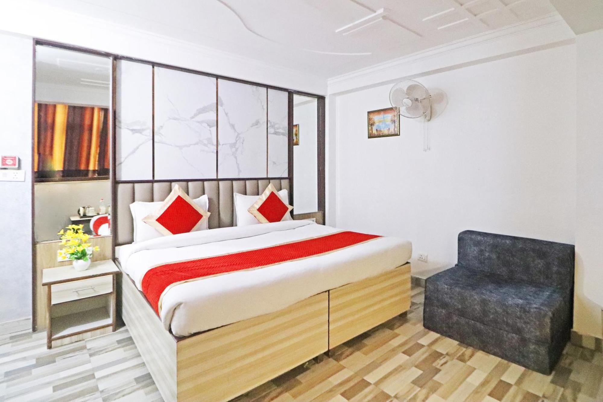 Hotel Clink New Delhi Airport 외부 사진