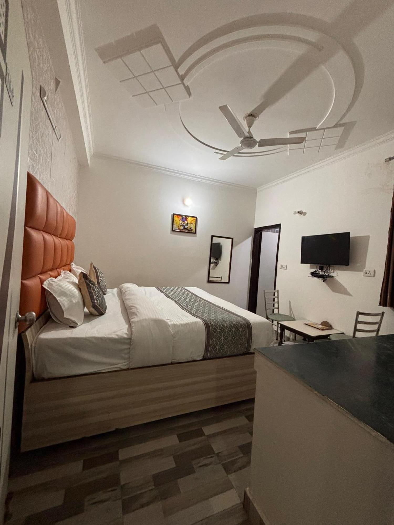 Hotel Clink New Delhi Airport 외부 사진